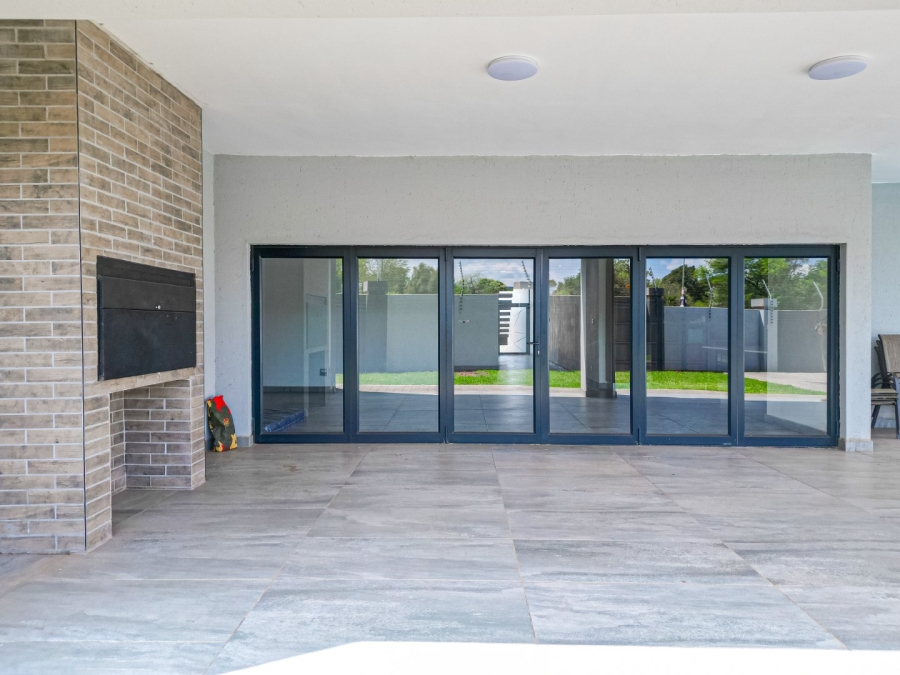 6 Bedroom Property for Sale in Gateway Manor North West